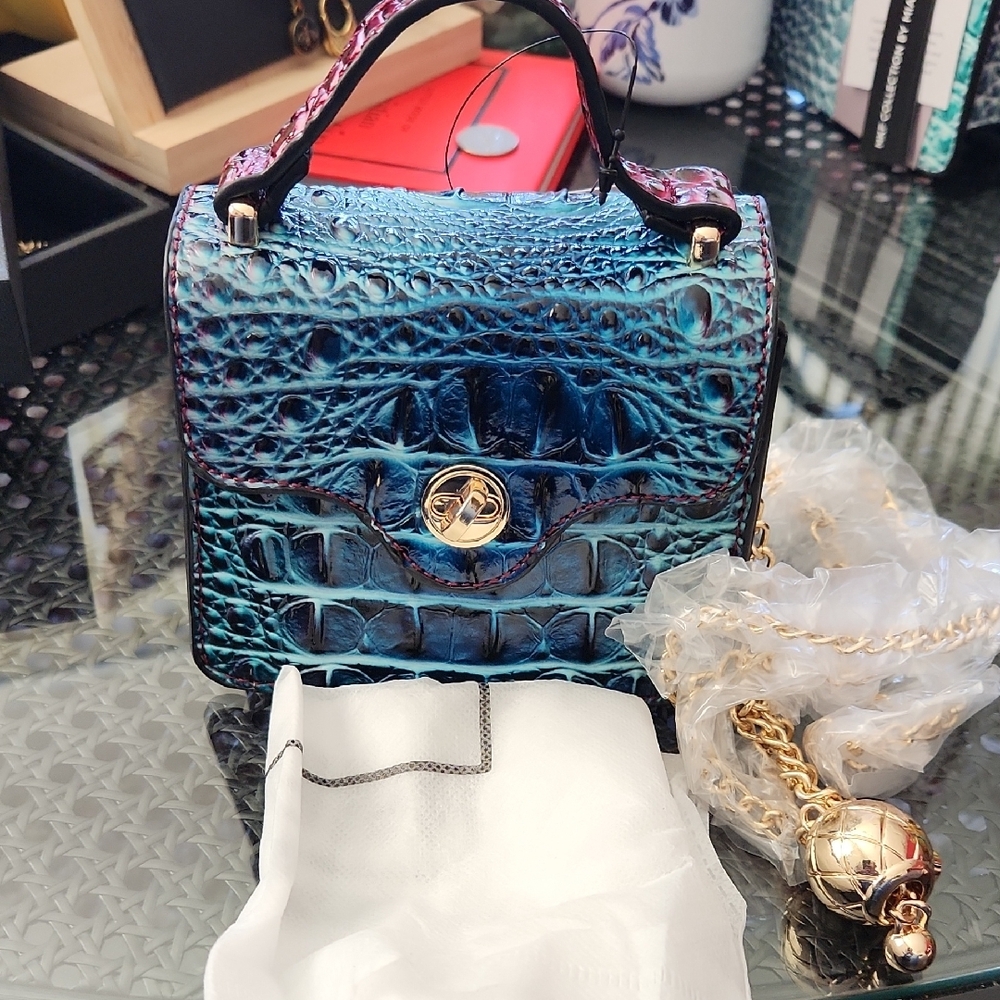 Vegan Leather Mini Crocodile-Embossed Handbag with Adjustable Crossbody Strap - Picture 4 of 7